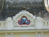 Grb na fasadi vladicanskog dvora